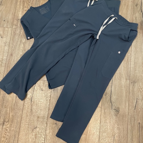 Figs Scrubs sets! 16 sets in total. - Picture 6 of 16